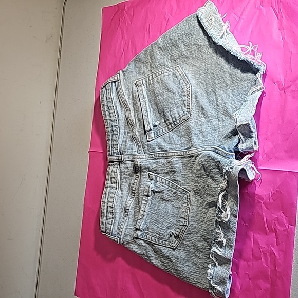 Wild Fable Super High Rise Cuff Distressed Raw hem Cut offs Size 2R Daisy Dukes - Picture 8 of 9